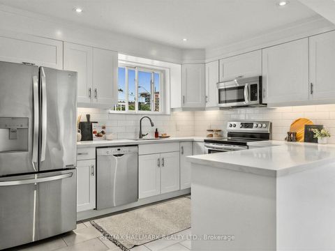 Photo 14 at 16 Avis Crescent, Parkview, Toronto
