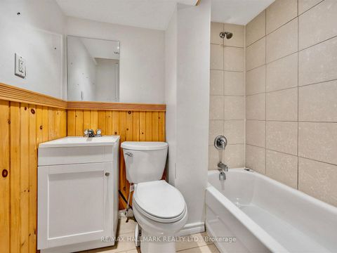 Photo 31 at 16 Avis Crescent, Parkview, Toronto