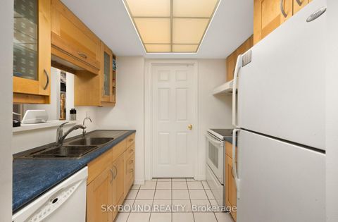 Photo 4 at 2706 - 5 Concorde Place, Don Mills, Toronto