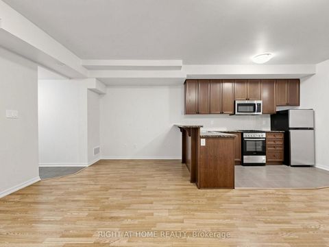 Photo 10 at 108 - 17 Coneflower Crescent, Branson, Toronto