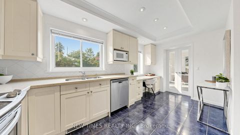 Photo 11 at 4 Ashstead Place, Don Valley Village, Toronto