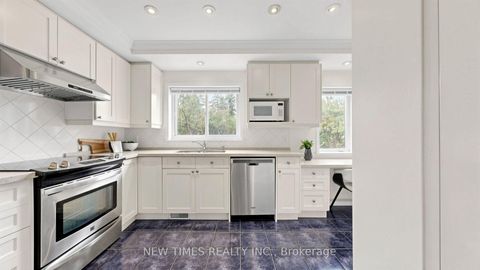 Photo 12 at 4 Ashstead Place, Don Valley Village, Toronto