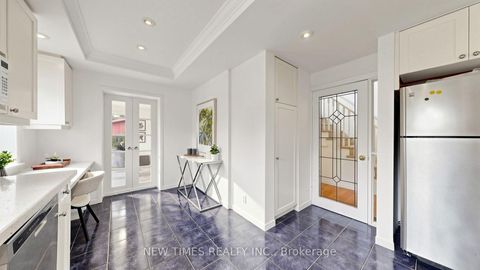 Photo 14 at 4 Ashstead Place, Don Valley Village, Toronto