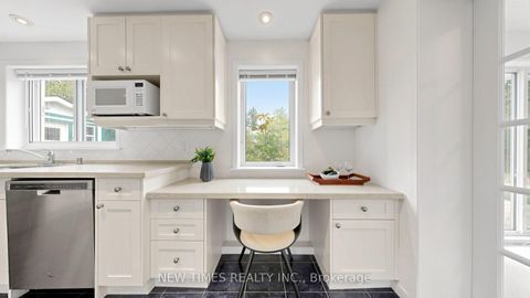 Photo 15 at 4 Ashstead Place, Don Valley Village, Toronto
