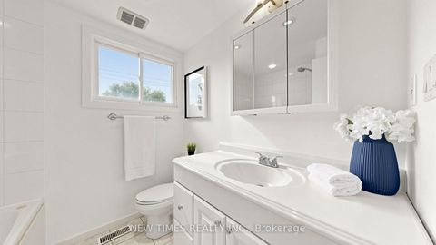 Photo 31 at 4 Ashstead Place, Don Valley Village, Toronto