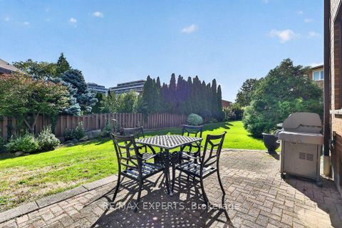 Photo 35 at 96 Benjamin Drive, East Woodbridge, Vaughan