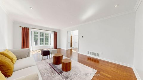 Photo 4 at 22 Ardwold Gate, Bayview Hill, Richmond Hill