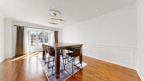 Photo 5 at 22 Ardwold Gate, Bayview Hill, Richmond Hill
