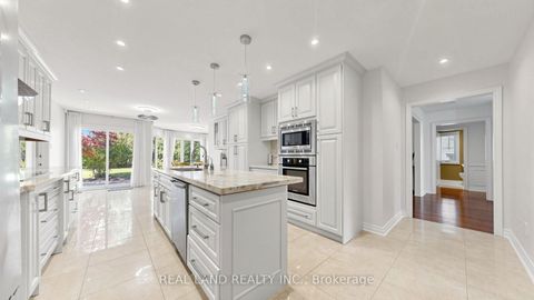 Photo 11 at 22 Ardwold Gate, Bayview Hill, Richmond Hill