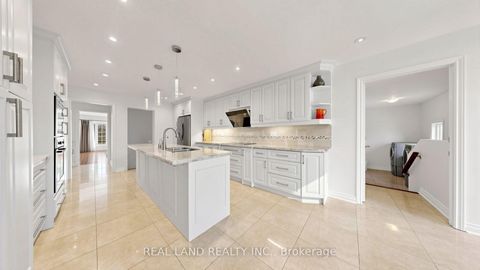 Photo 13 at 22 Ardwold Gate, Bayview Hill, Richmond Hill