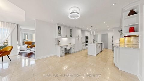 Photo 15 at 22 Ardwold Gate, Bayview Hill, Richmond Hill