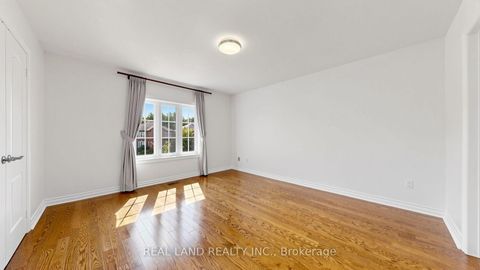 Photo 24 at 22 Ardwold Gate, Bayview Hill, Richmond Hill