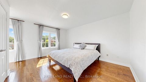 Photo 26 at 22 Ardwold Gate, Bayview Hill, Richmond Hill