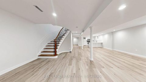 Photo 30 at 22 Ardwold Gate, Bayview Hill, Richmond Hill