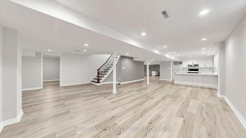 Photo 31 at 22 Ardwold Gate, Bayview Hill, Richmond Hill