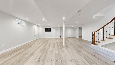Photo 34 at 22 Ardwold Gate, Bayview Hill, Richmond Hill