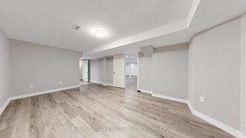 Photo 36 at 22 Ardwold Gate, Bayview Hill, Richmond Hill