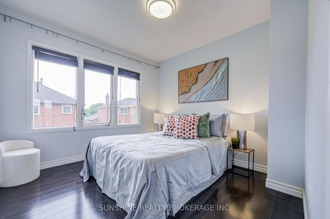 Photo 25 at 23 Parsborough Court, Rouge E11, Toronto