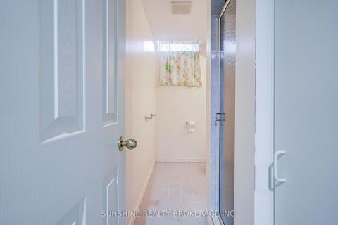Photo 33 at 23 Parsborough Court, Rouge E11, Toronto