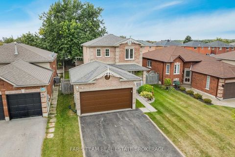 Photo 1 at 36 Red Oak Drive, Holly, Barrie