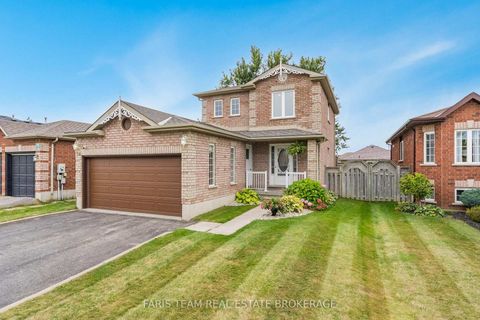 Photo 2 at 36 Red Oak Drive, Holly, Barrie