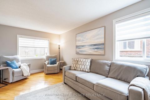 Photo 8 at 36 Red Oak Drive, Holly, Barrie