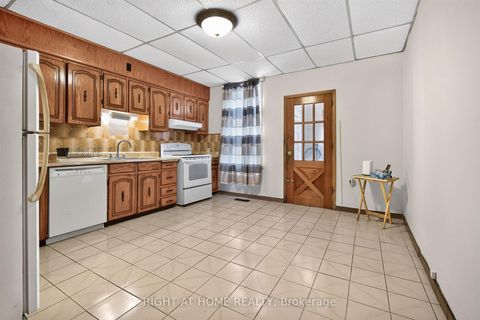 Photo 9 at 431 Lansdowne Avenue, Dufferin Grove, Toronto