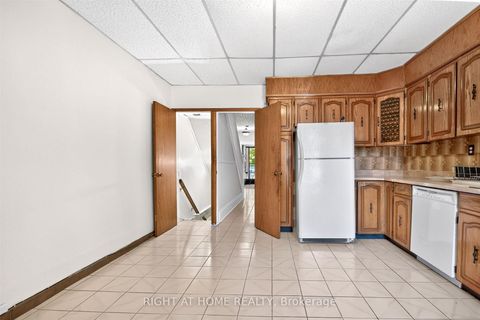 Photo 11 at 431 Lansdowne Avenue, Dufferin Grove, Toronto