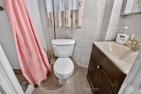 Photo 22 at 431 Lansdowne Avenue, Dufferin Grove, Toronto