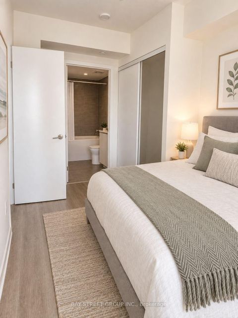Photo 8 at 4009 - 8 Wellesley Street W, Bay Street Corridor, Toronto