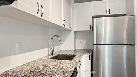 Photo 4 at 9 - 6 Bicknell Avenue, Eglinton West, Toronto