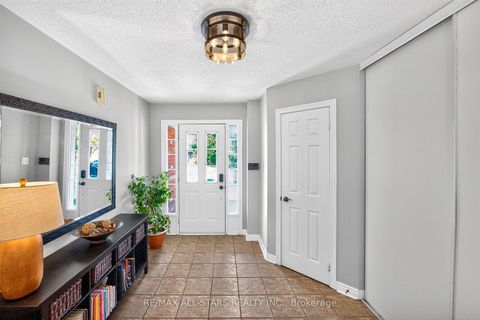 Photo 4 at 31 Country Lane, Painswick South, Barrie