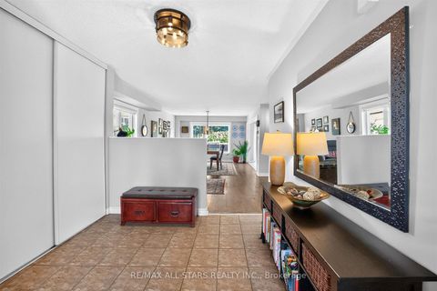 Photo 5 at 31 Country Lane, Painswick South, Barrie