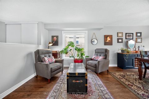 Photo 7 at 31 Country Lane, Painswick South, Barrie
