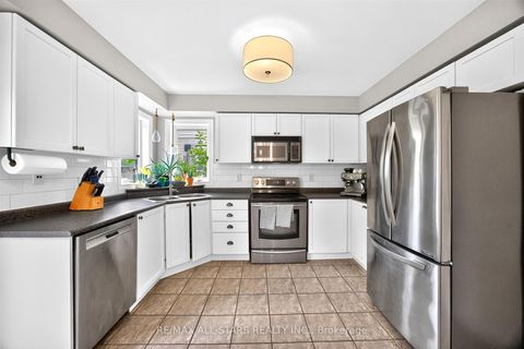 Photo 13 at 31 Country Lane, Painswick South, Barrie