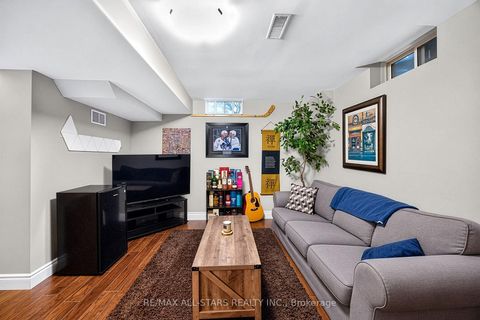 Photo 32 at 31 Country Lane, Painswick South, Barrie