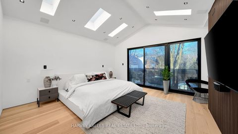 Photo 12 at 4 Douglas Crescent, Leaside, Toronto
