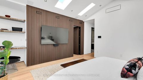 Photo 13 at 4 Douglas Crescent, Leaside, Toronto