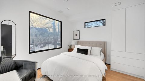 Photo 18 at 4 Douglas Crescent, Leaside, Toronto