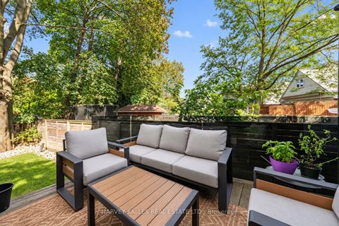 Photo 33 at 4 Douglas Crescent, Leaside, Toronto