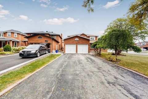Photo 0 at 162 Venetian Crescent, East Woodbridge, Vaughan