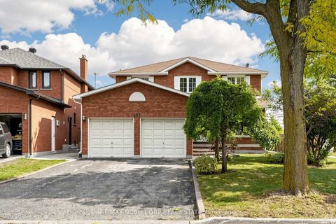 Photo 1 at 162 Venetian Crescent, East Woodbridge, Vaughan