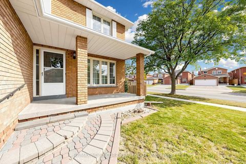 Photo 2 at 162 Venetian Crescent, East Woodbridge, Vaughan