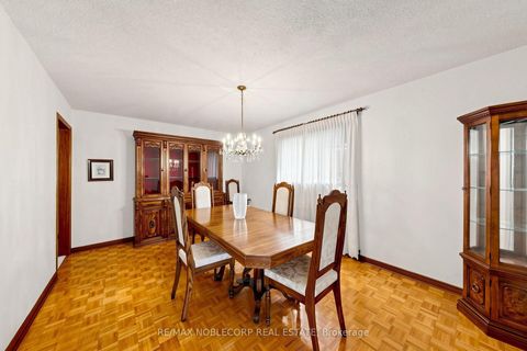 Photo 5 at 162 Venetian Crescent, East Woodbridge, Vaughan