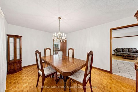 Photo 6 at 162 Venetian Crescent, East Woodbridge, Vaughan