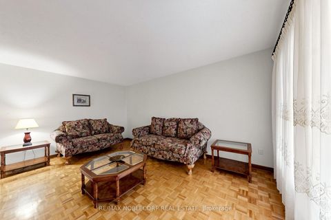 Photo 8 at 162 Venetian Crescent, East Woodbridge, Vaughan