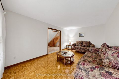 Photo 9 at 162 Venetian Crescent, East Woodbridge, Vaughan