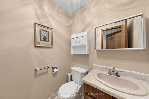 Photo 16 at 162 Venetian Crescent, East Woodbridge, Vaughan