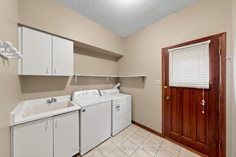 Photo 17 at 162 Venetian Crescent, East Woodbridge, Vaughan