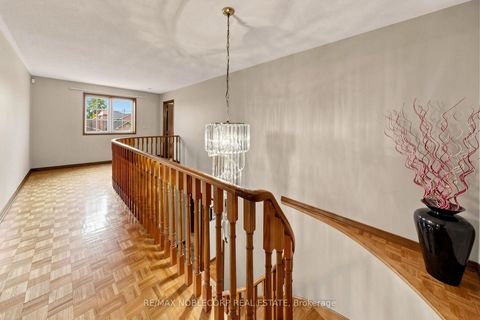 Photo 18 at 162 Venetian Crescent, East Woodbridge, Vaughan